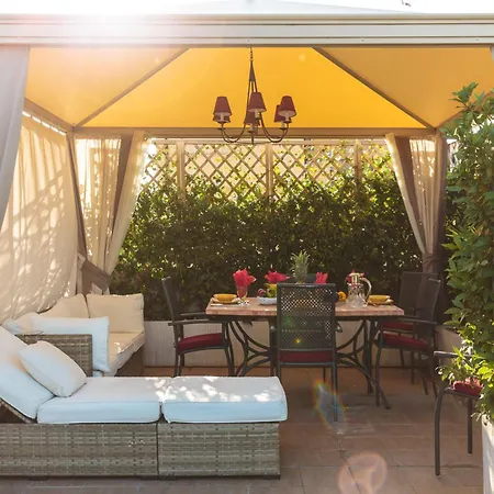 Apartment Stylish Retreat Near Historic Center Lucca