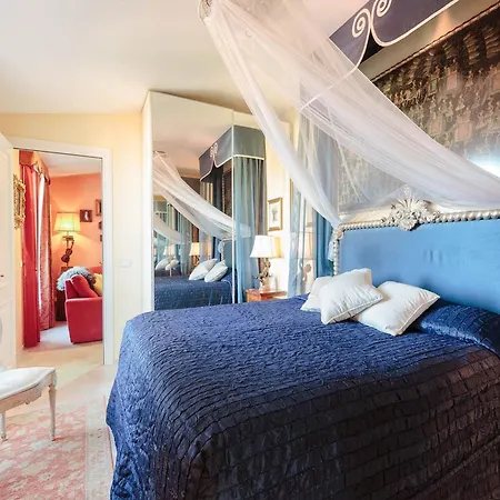 Stylish Retreat Near Historic Center Apartment