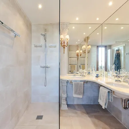 Stylish Retreat Near Historic Center Lucca