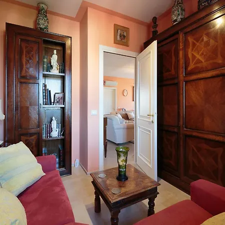 Apartment Stylish Retreat Near Historic Center *