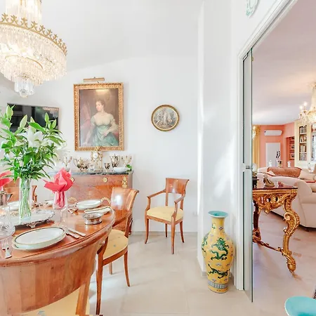 Stylish Retreat Near Historic Center *