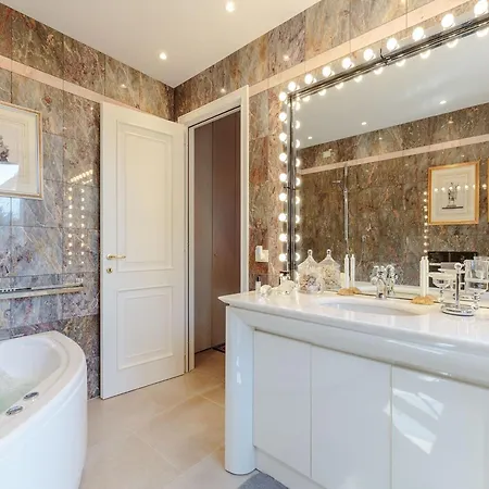 Stylish Retreat Near Historic Center *