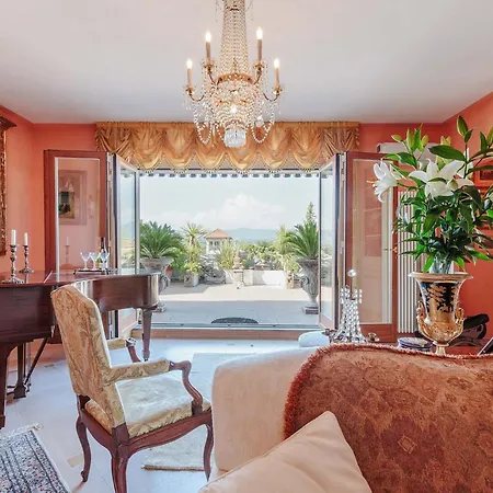 Stylish Retreat Near Historic Center Apartment