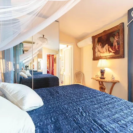 Stylish Retreat Near Historic Center *