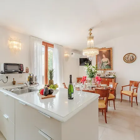 Stylish Retreat Near Historic Center
