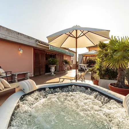 Stylish Retreat Near Historic Center Apartment Lucca