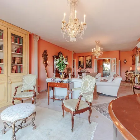 Stylish Retreat Near Historic Center Lucca