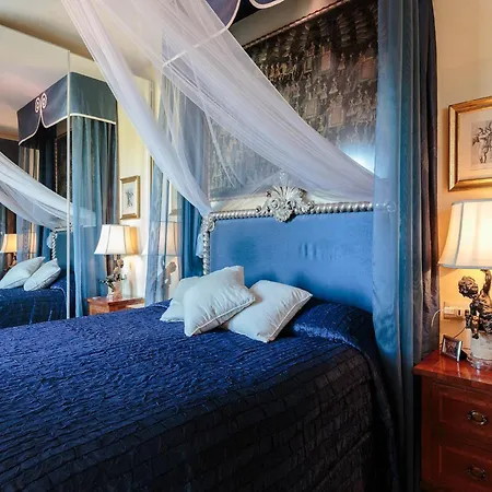 Stylish Retreat Near Historic Center